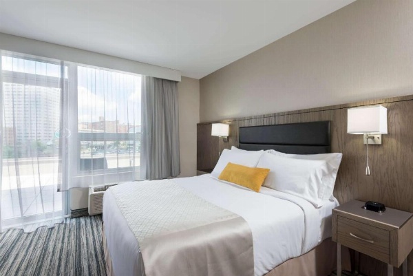 Wyndham Garden LaGuardia South image 13